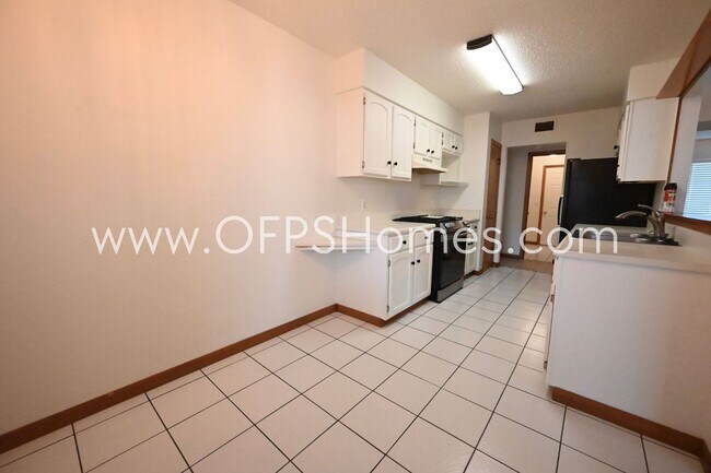 Building Photo - Ranch Style Home in Niceville