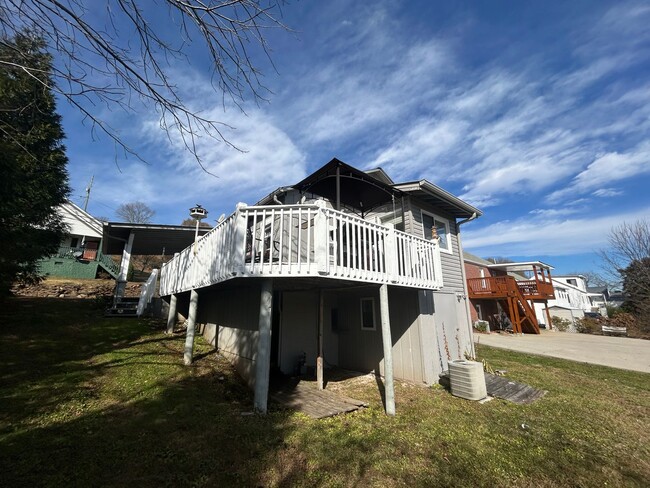 Building Photo - Furnished 2/2 House in Downtown Ellijay- $...