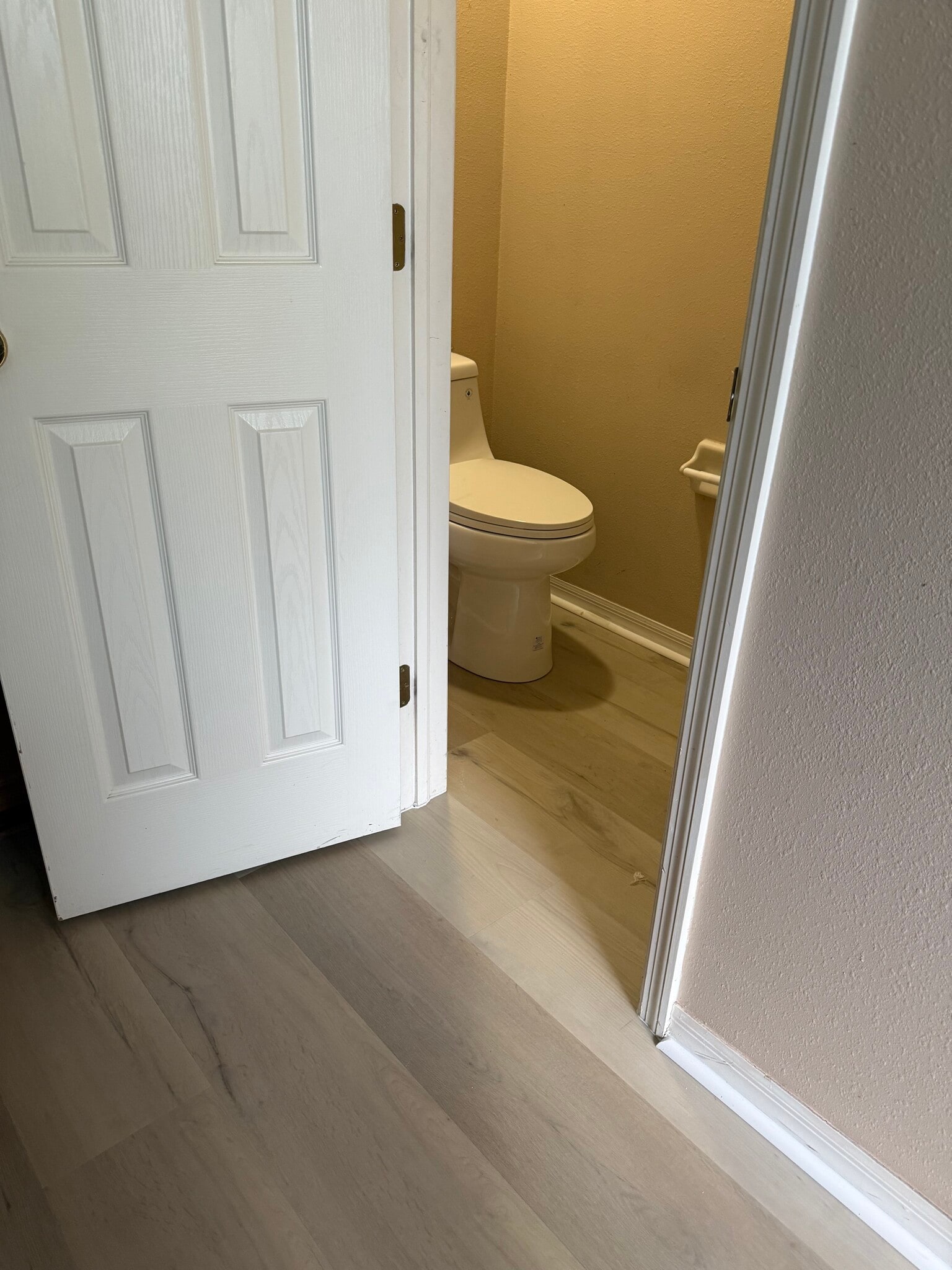 Private MB Toilet - 24220 Denali Ct
