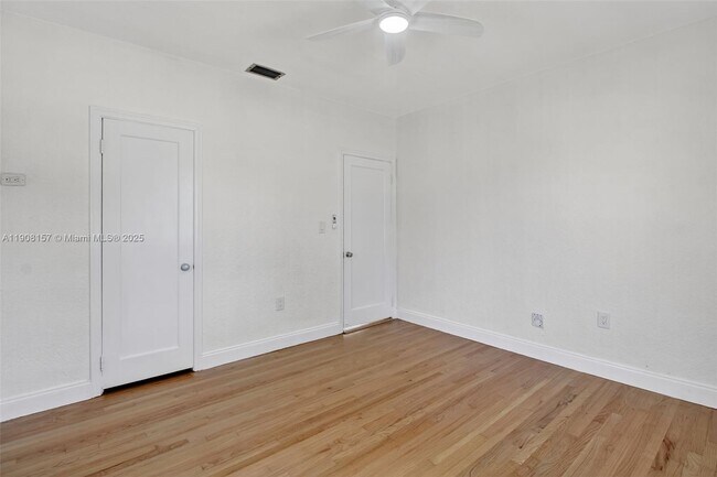 Building Photo - 2464 SW 19th St