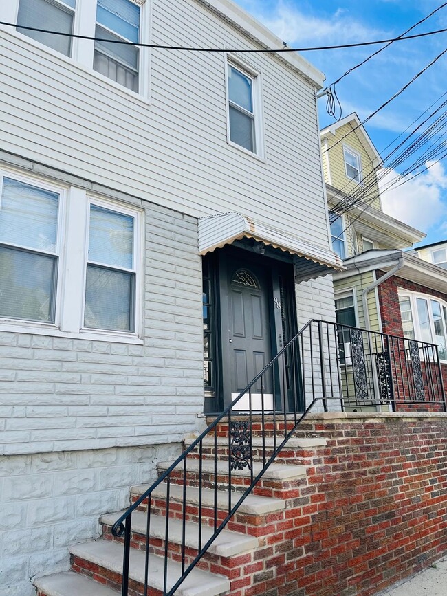 Building Photo - 98 Bergen Ave