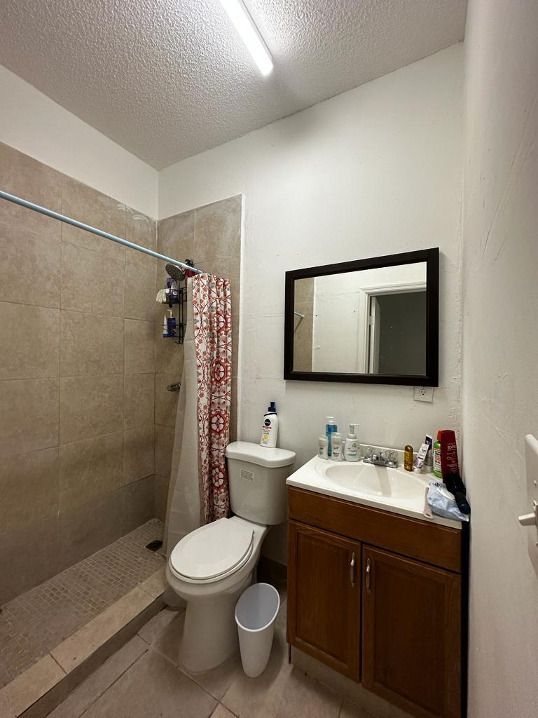 Building Photo - 760 W 76th St