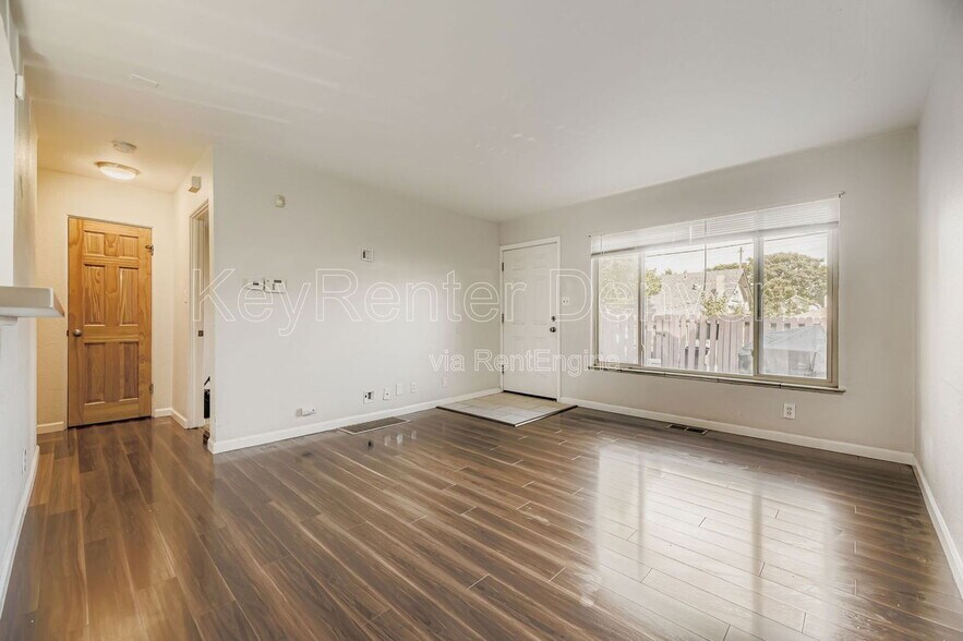Building Photo - 2424 W 35th Ave