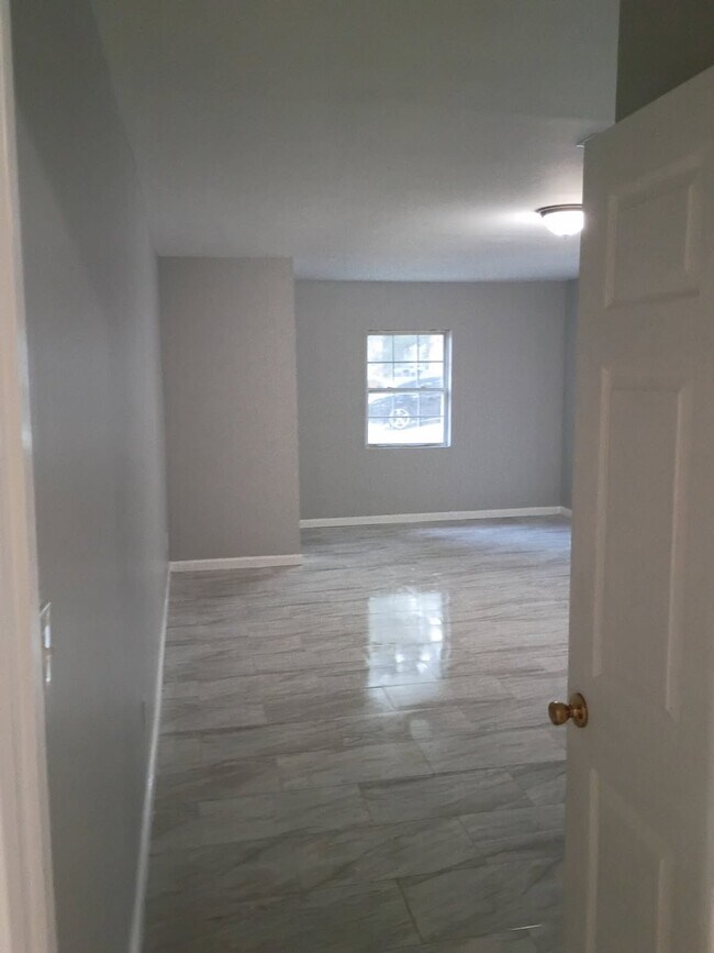 Building Photo - 135 Fruitwood Trce