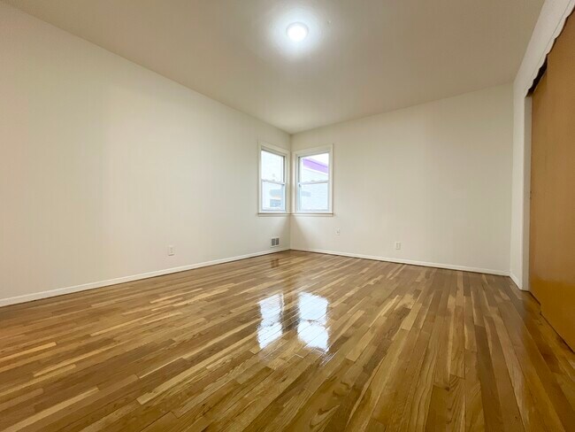 Main bedroom - 43-11 172nd Street