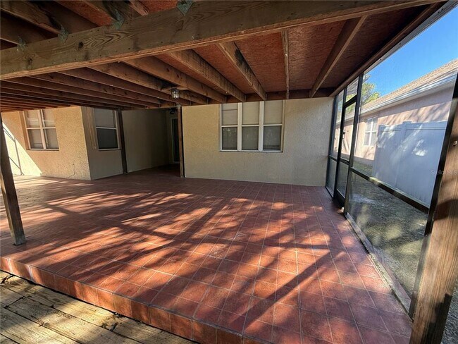 Building Photo - 1976 Willow Wood Dr