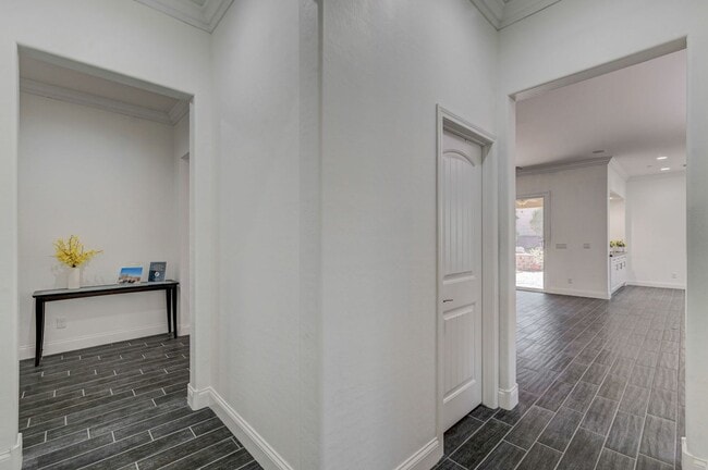 Building Photo - Luxury Single Story 3 Bedroom!