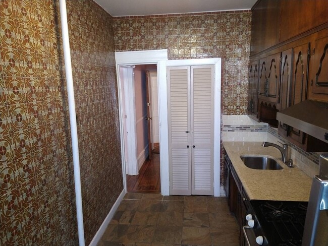 Building Photo - 571 Eastern Pkwy
