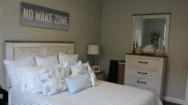 Building Photo - 132 Cambridge Ct