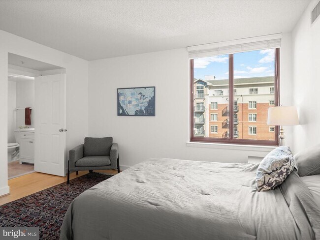 Building Photo - 1205 N Garfield St