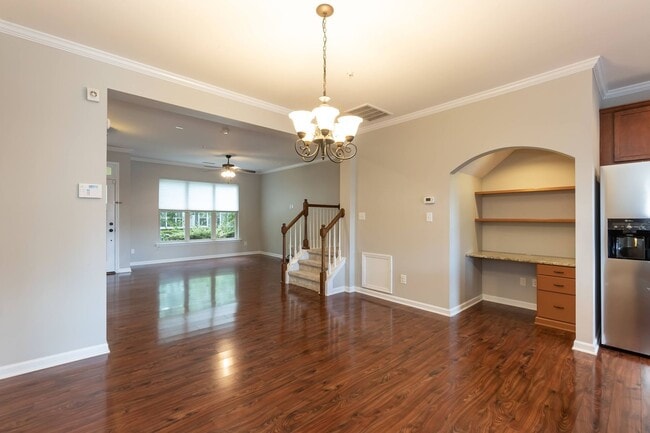 Building Photo - GORGEOUS Well maintained Two Bedroom Townhome!