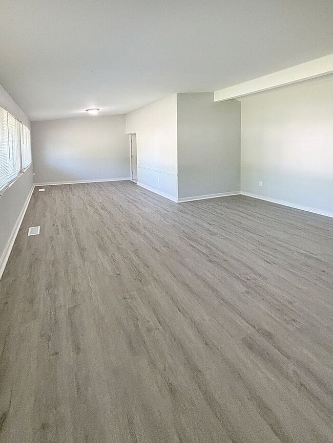 Building Photo - Charming 3-Bedroom Home in a Prime Locatio...