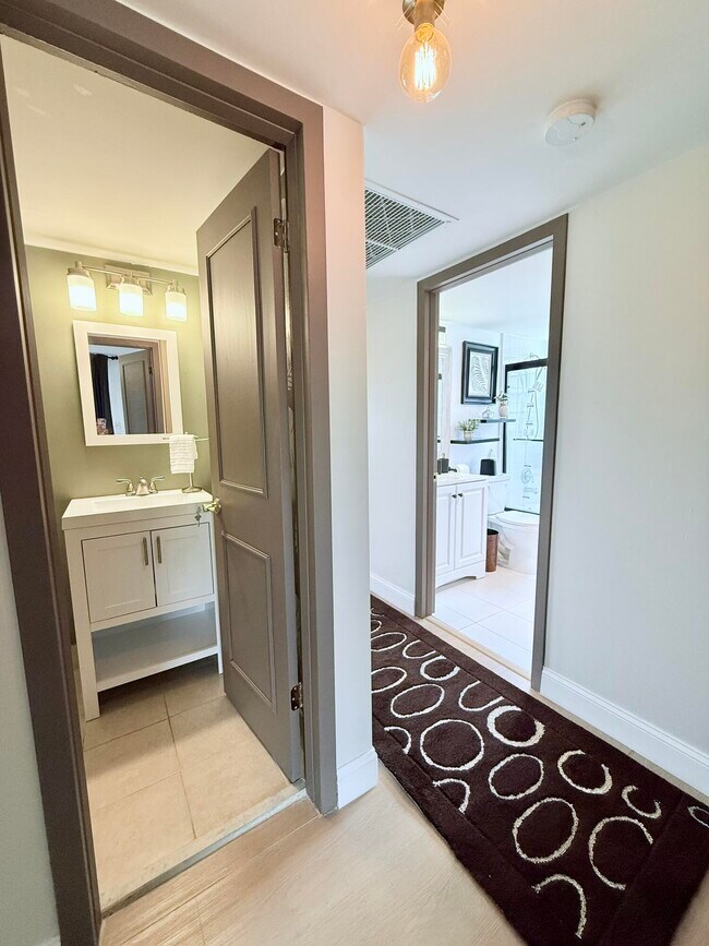 Building Photo - 402 Brighton J