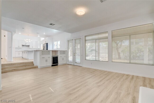 Building Photo - 8401 Desert Quail Dr
