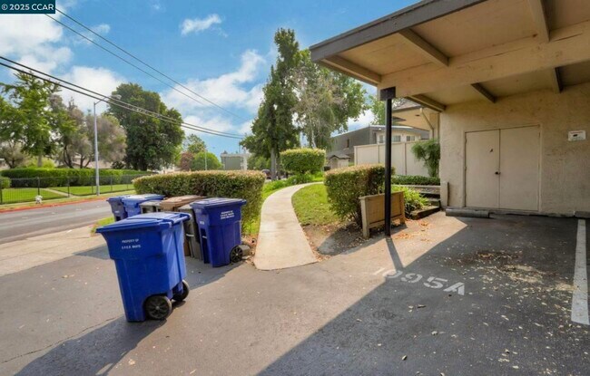 Building Photo - 1095 Mohr Ln
