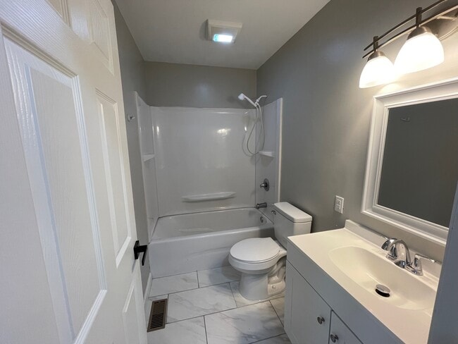 Building Photo - 119 Washington Cir