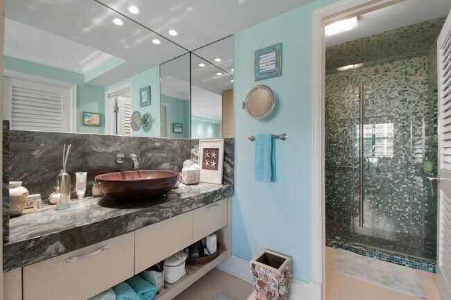 Building Photo - 613 Ocean Dr