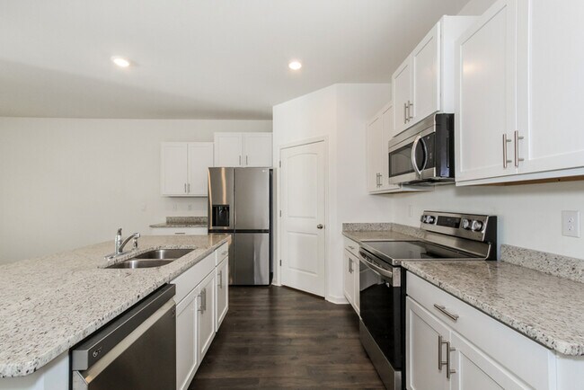 Building Photo - Inviting Bessemer Home with Open Layout