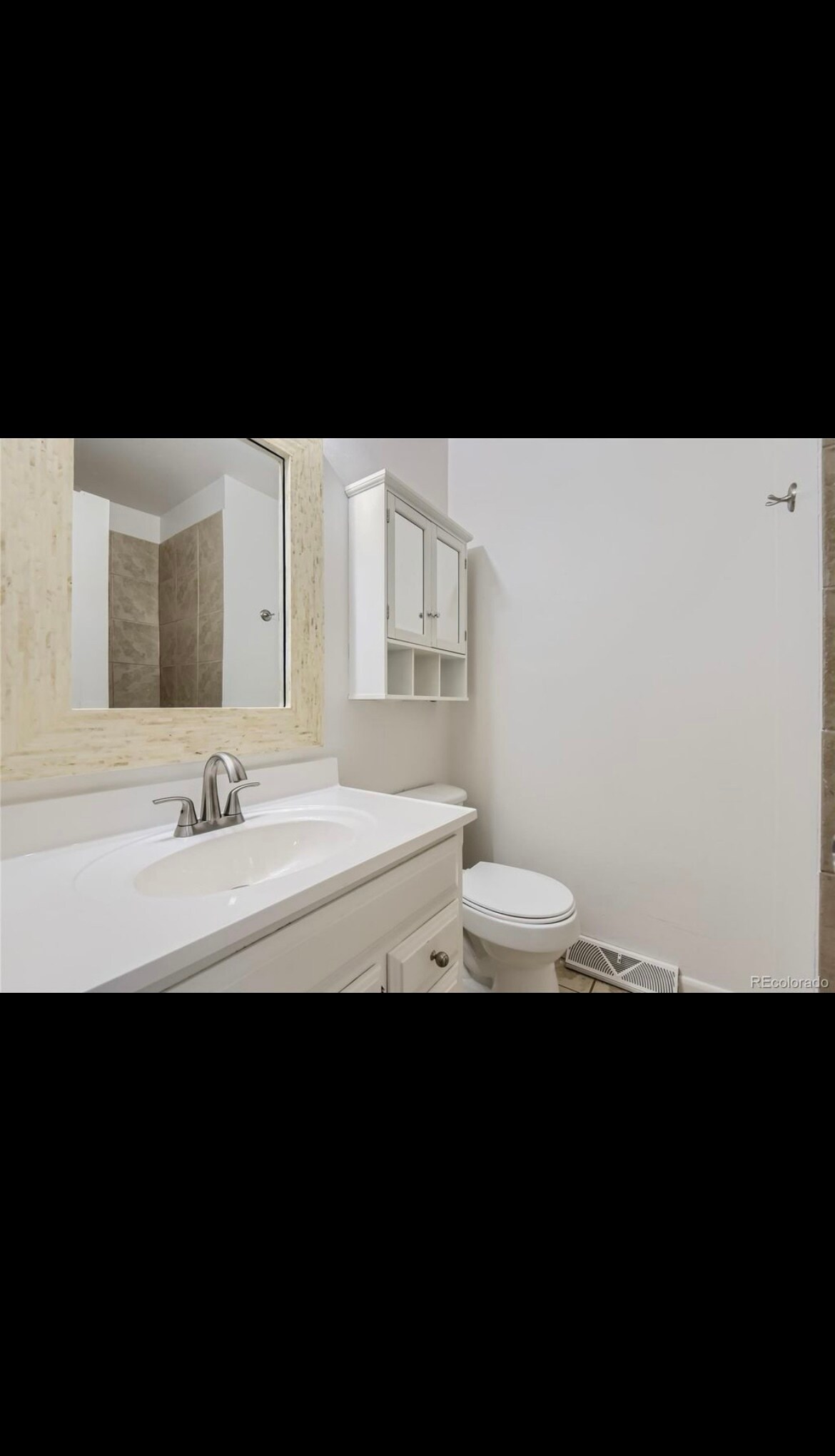 Main bathroom - 7137 S Webster St