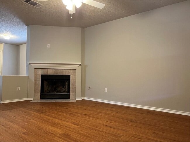 Building Photo - 901 Calico Dr