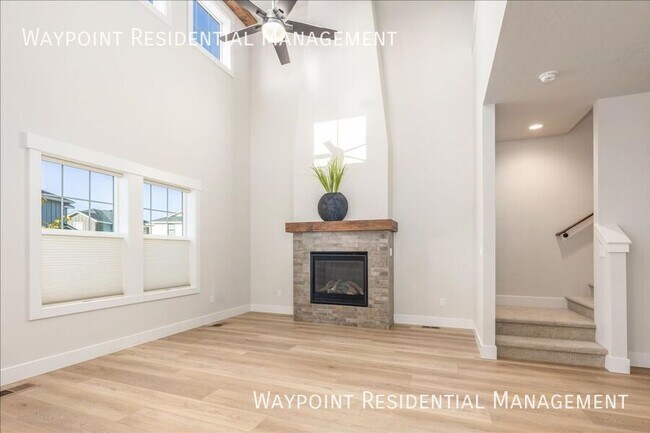 Building Photo - 1704 E Cutgrass Ln