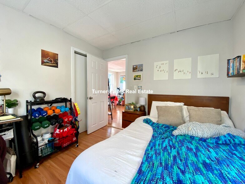 Building Photo - 1572 Tremont St
