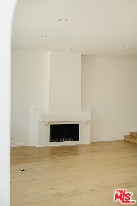 Building Photo - 609 21st Pl