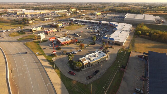 Building Photo - 2662 Hwy 290 W