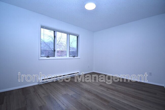 Building Photo - 811 W Villard St