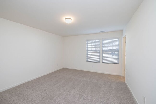 Building Photo - 3BD Townhome Convenient to Hwy 74/ Minutes to Bypass - MOVE IN READY