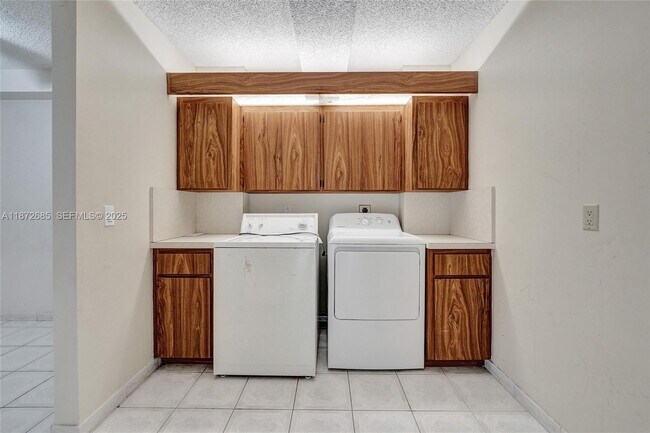 Building Photo - 1502 Whitehall Dr