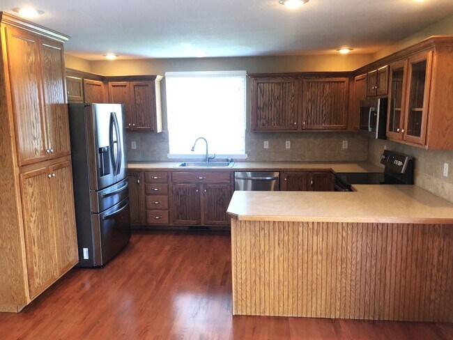Building Photo - 2132 Shenandoah Dr