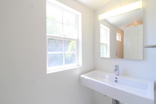Building Photo - Noe Valley: Renovated Top Floor 2-Story Ap...