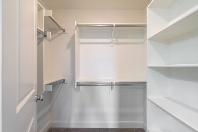 Building Photo - Newer Home in Prime Location with Spacious Layout & Two Living Areas