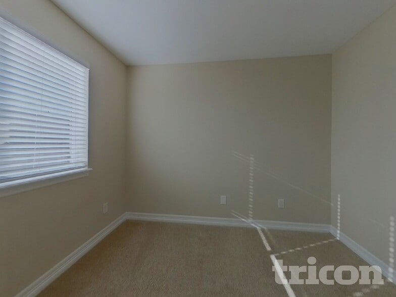 Building Photo - 12742 E 106th Ave