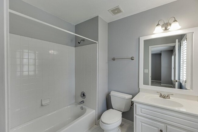 Building Photo - 2885 Towne Village Dr NW