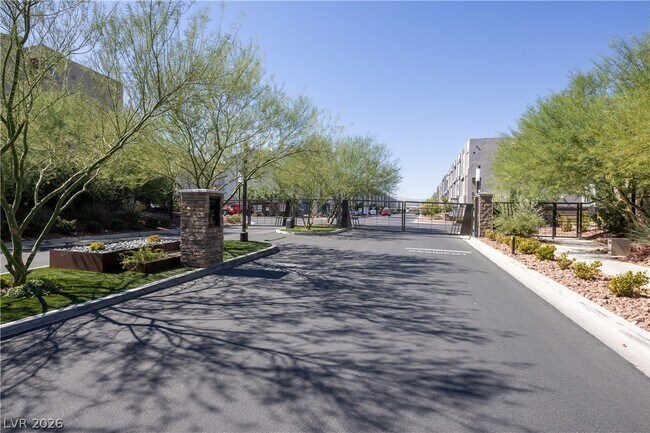 Building Photo - 8040 Carpenter Creek Ave