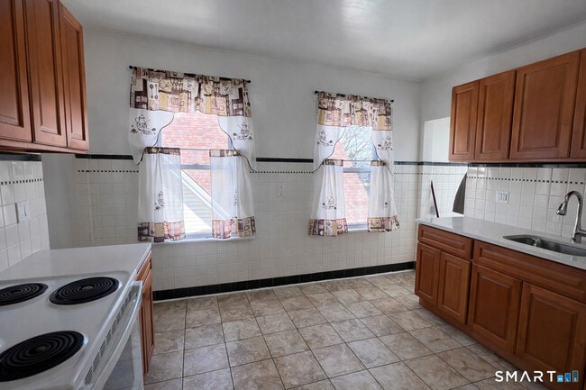 Building Photo - 805 Capitol Ave