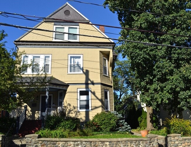 Building Photo - 109 Summer St