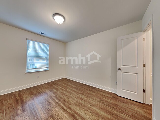 Building Photo - 121 Sweet Gum Dr