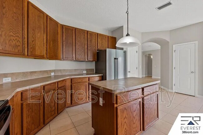 Building Photo - 47 Bassett Ln