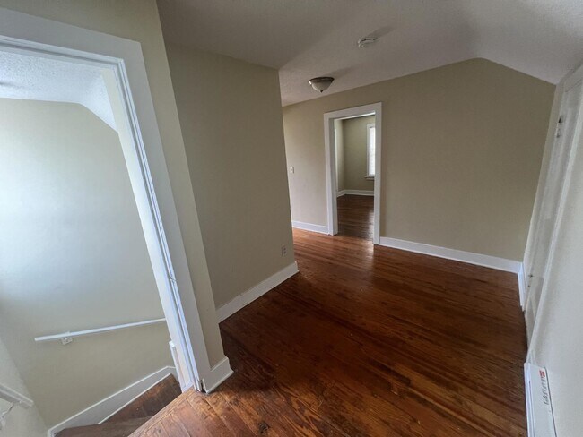 Building Photo - 3 Bedroom/1 Bath Home