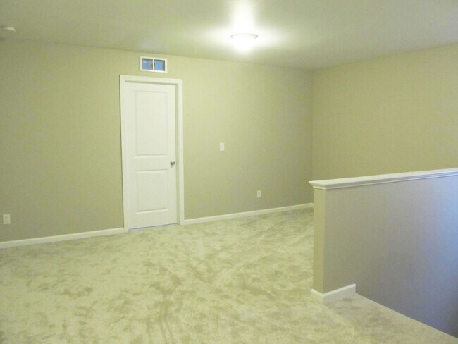 Building Photo - Beautiful 4 bedroom, 3.5 Bath Home