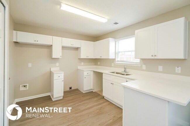 Building Photo - 330 Coral Cir