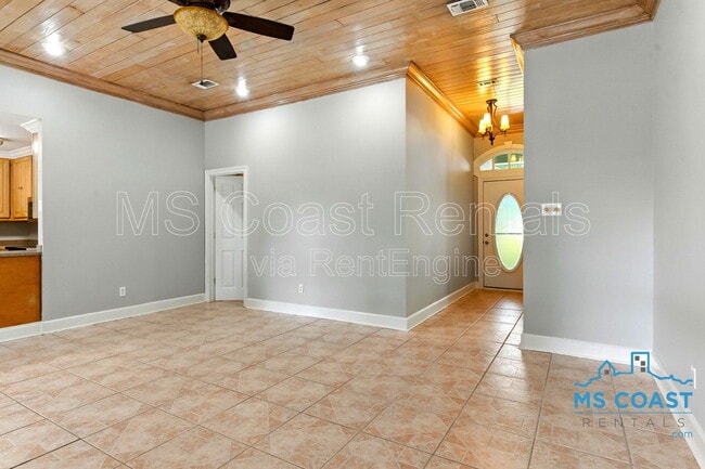 Building Photo - 11360 Creek Dr