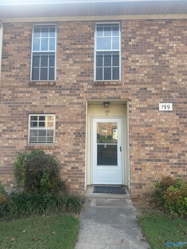 Building Photo - 199 Marinawoods Dr SE