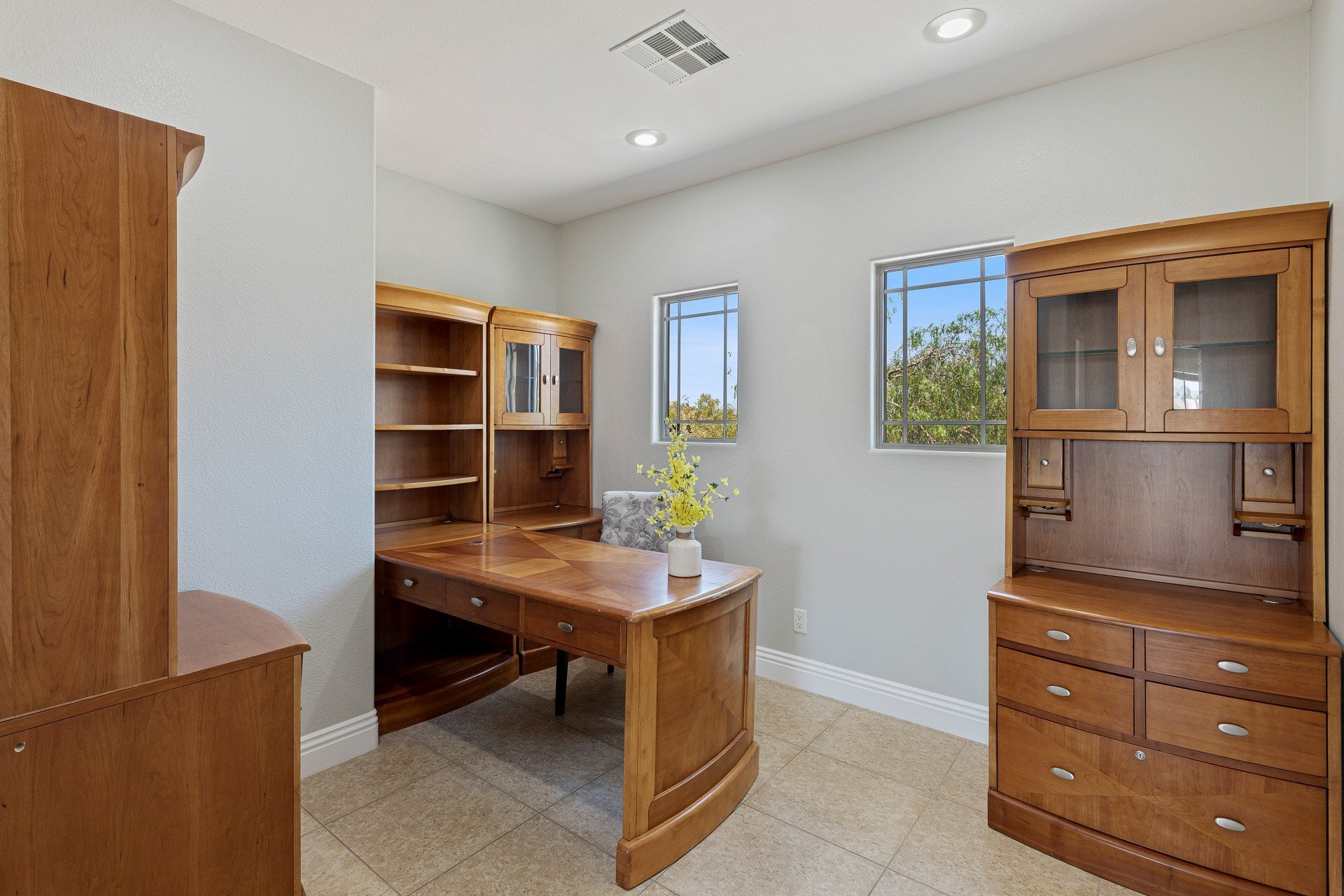 Building Photo - 7 Braelinn Dr