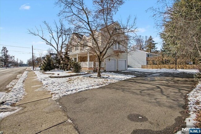 Building Photo - 85 Sheridan Ave