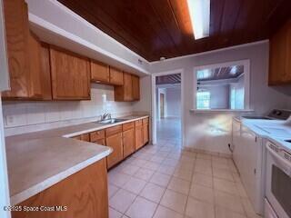 Building Photo - 165 S Tropical Trail