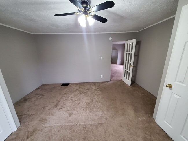 Building Photo - 8 Linwood Pl